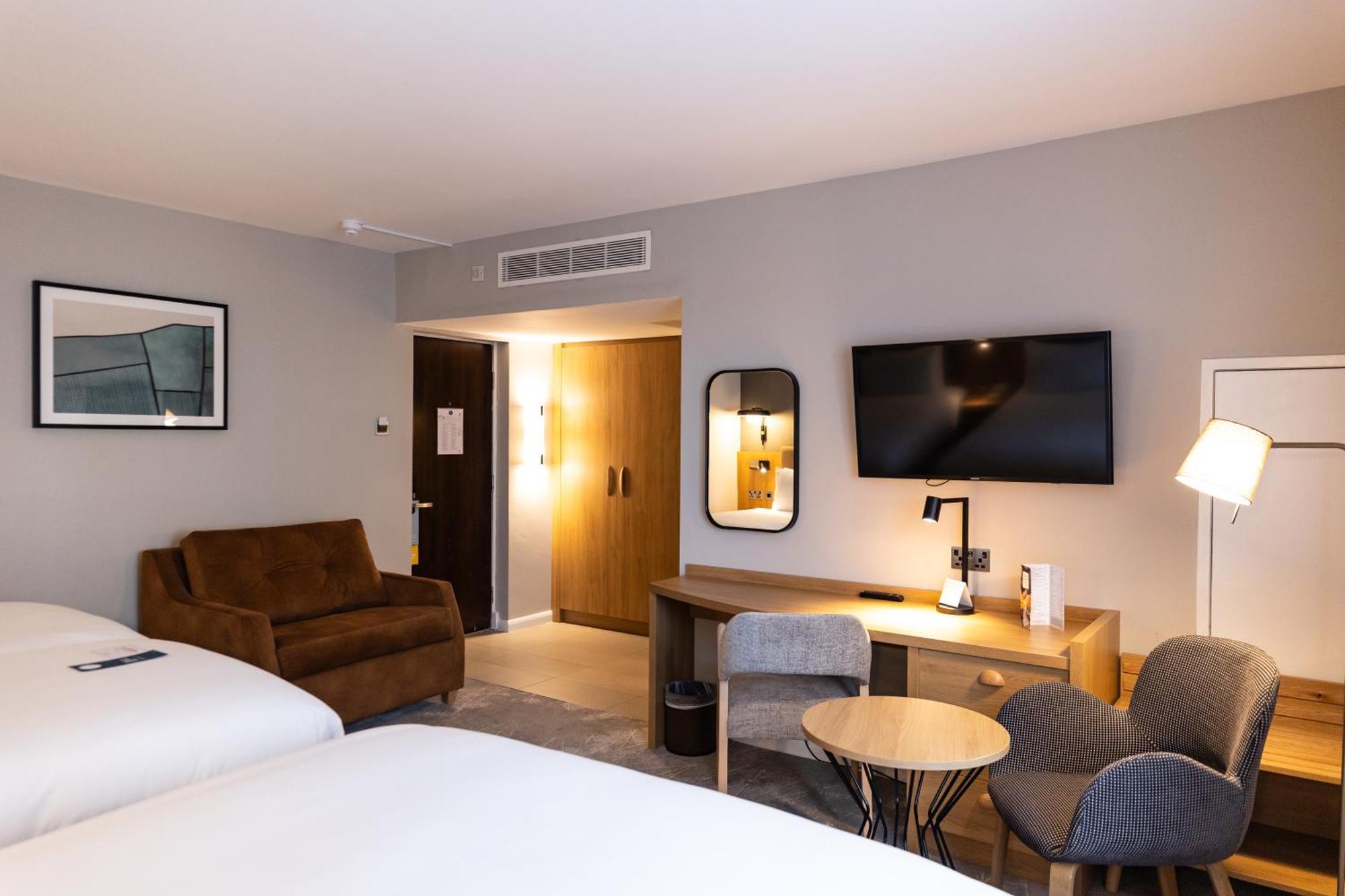 Crowne Plaza London - Gatwick Airport By Ihg Hotel Кроули Екстериор снимка