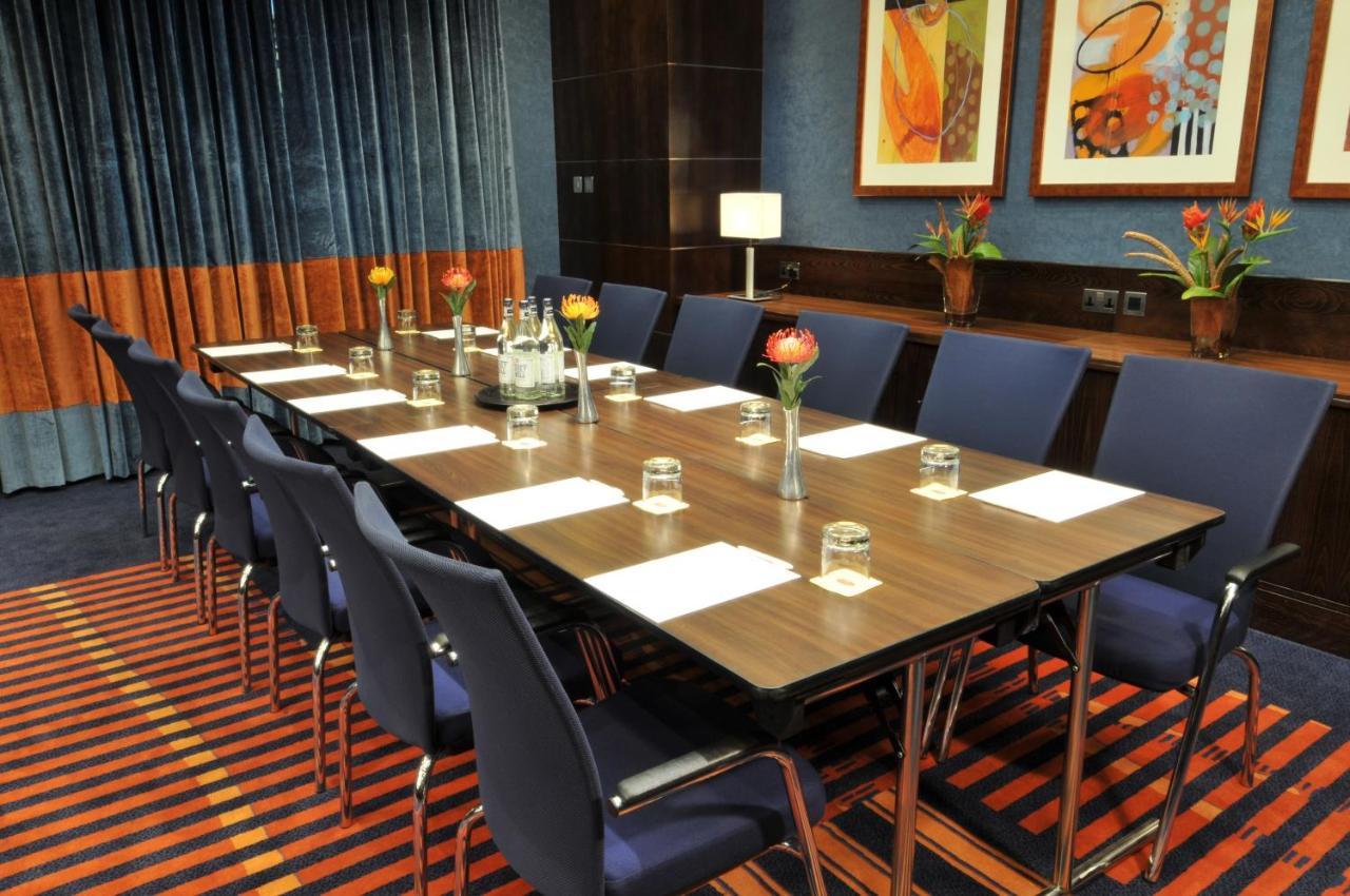 Crowne Plaza London - Gatwick Airport By Ihg Hotel Кроули Екстериор снимка